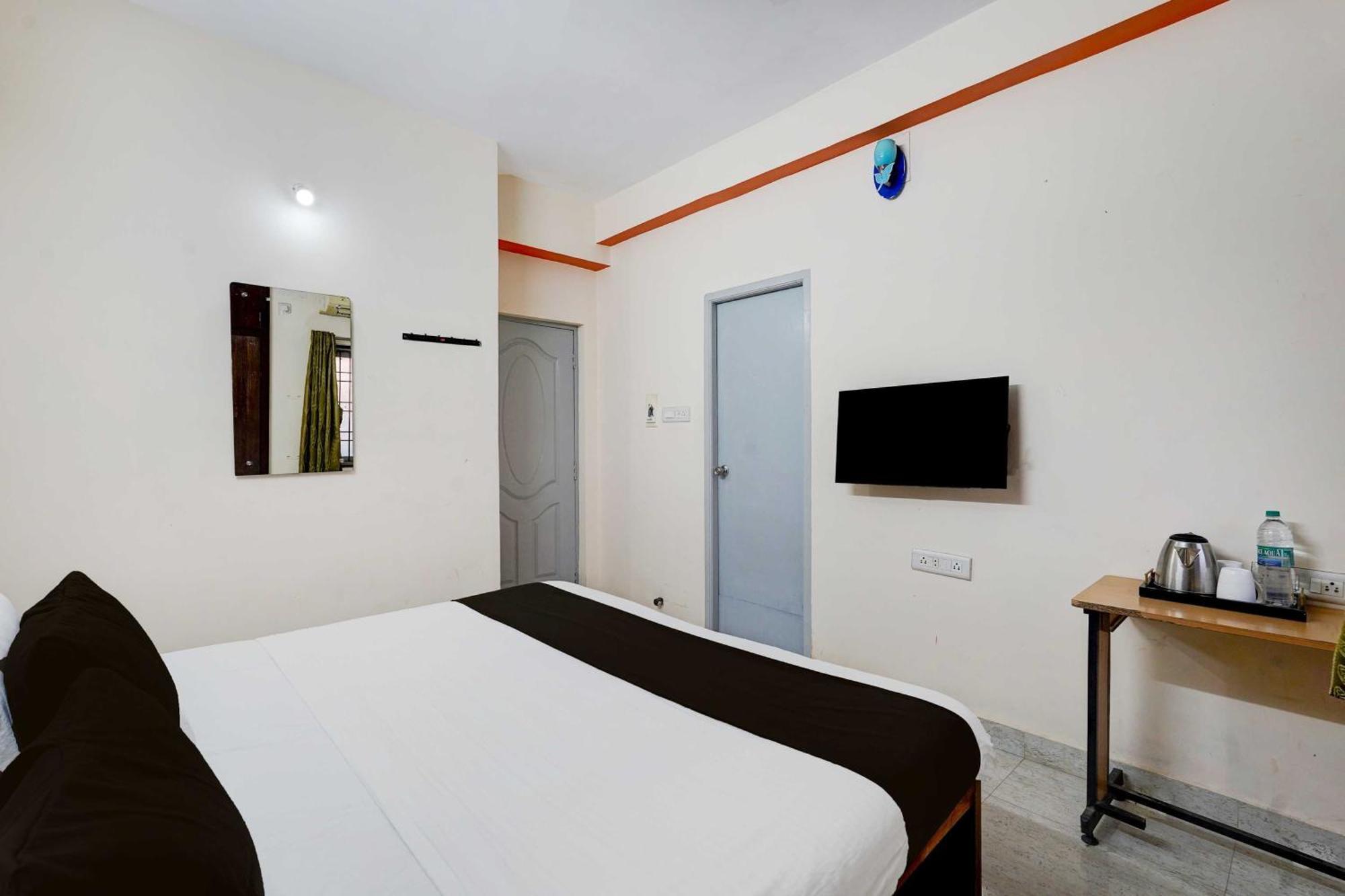 Townhouse Oak Pallikarani Near Balaji Dental College Hotel