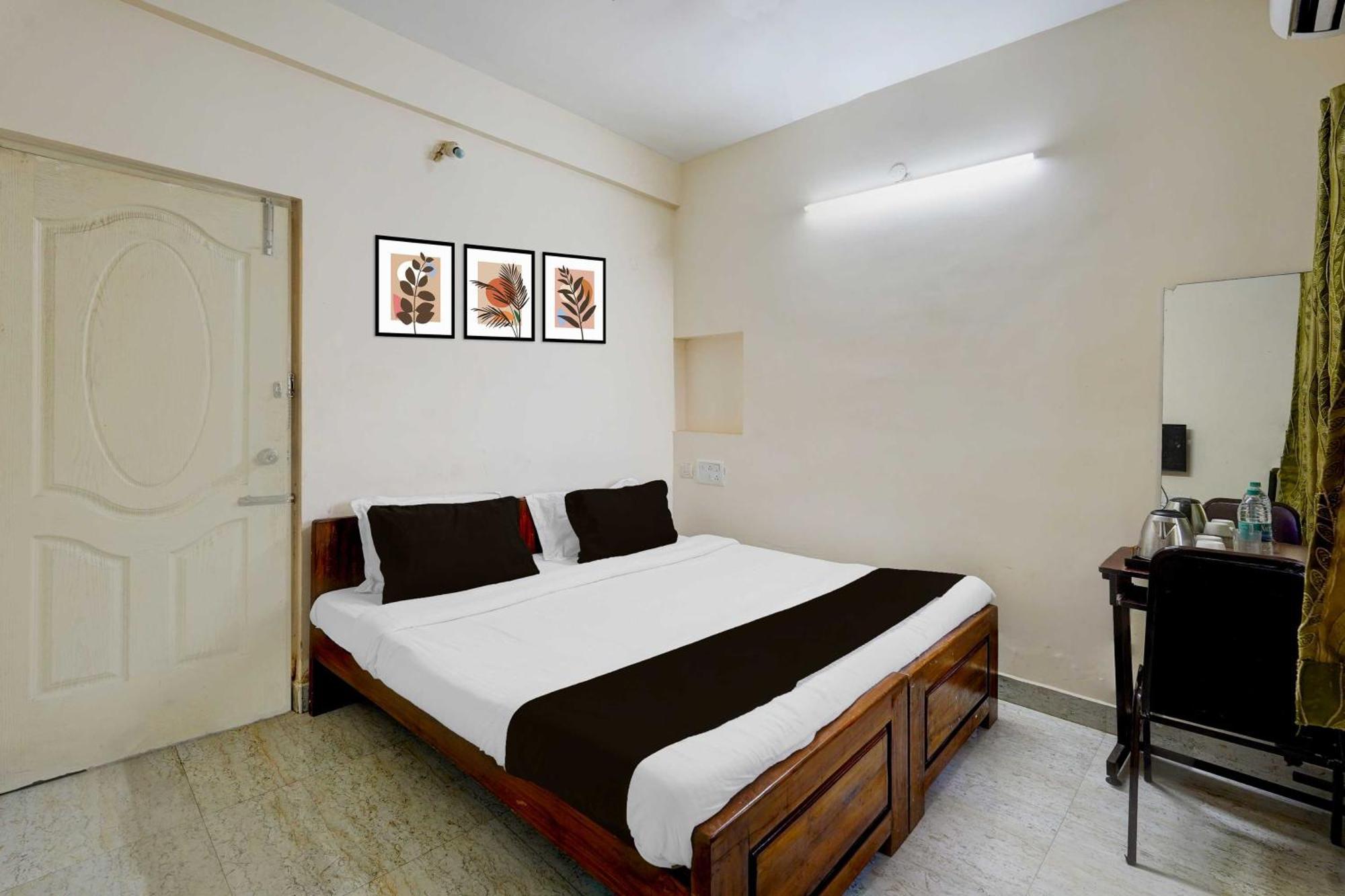 Hotel Townhouse Oak Pallikarani Near Balaji Dental College 4*