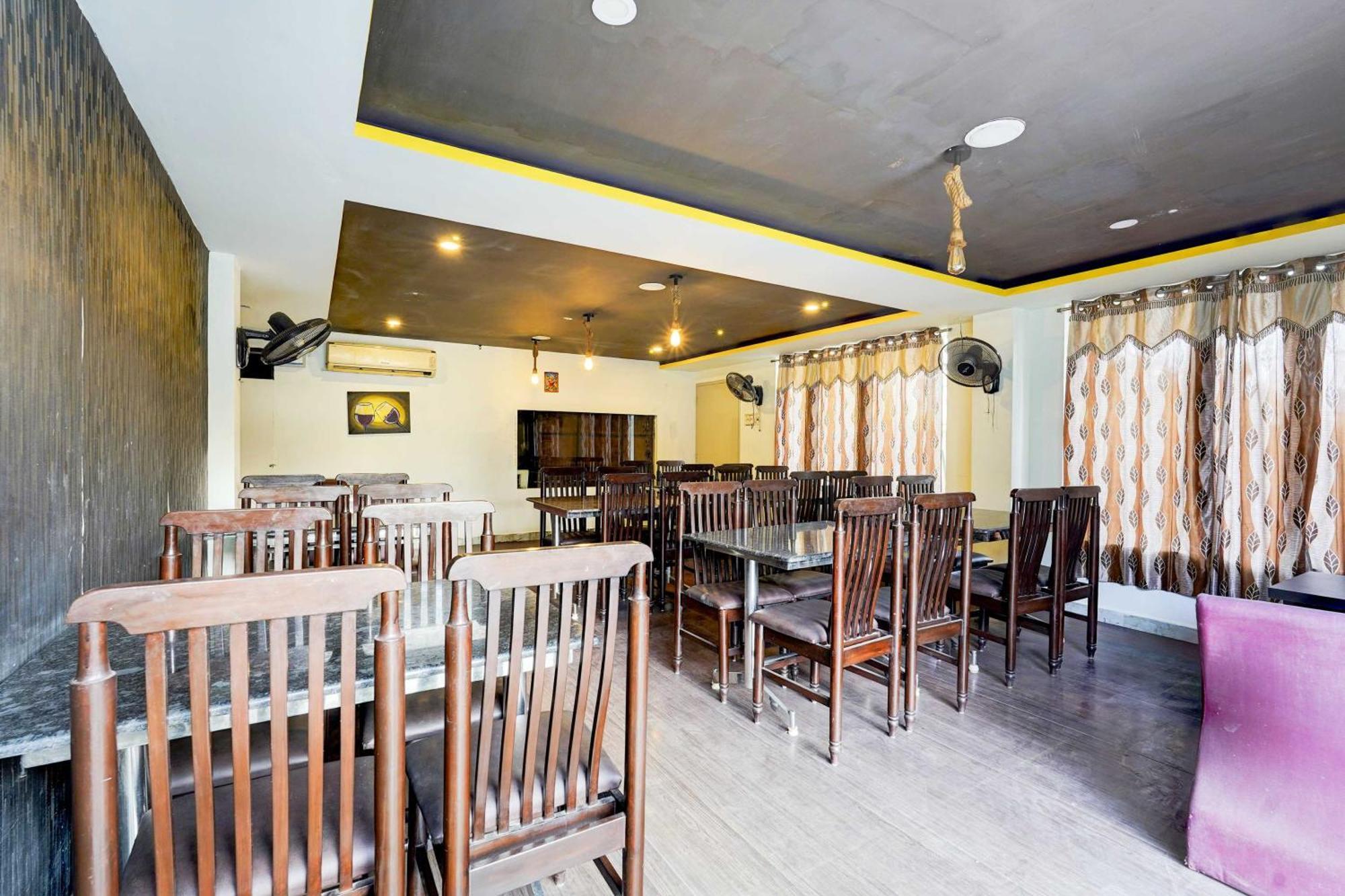Hotel Townhouse Oak Pallikarani Near Balaji Dental College 4*